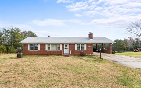 Photo of 1872 Wards Road, Hurt, VA 24563 (MLS # 363235)