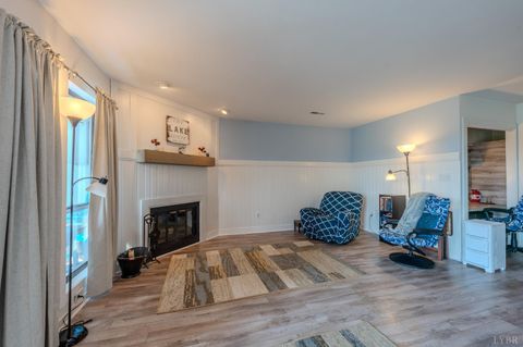 Tiny photo for 25 Clubhouse Towers Circle #707, Moneta, VA 24121 (MLS # 365498)