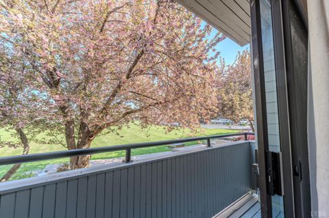 Tiny photo for 25 Clubhouse Towers Circle #707, Moneta, VA 24121 (MLS # 365498)