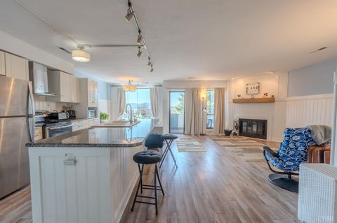 Tiny photo for 25 Clubhouse Towers Circle #707, Moneta, VA 24121 (MLS # 365498)