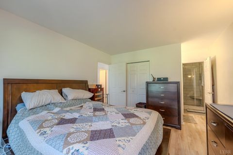 Tiny photo for 25 Clubhouse Towers Circle #707, Moneta, VA 24121 (MLS # 365498)