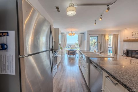 Tiny photo for 25 Clubhouse Towers Circle #707, Moneta, VA 24121 (MLS # 365498)