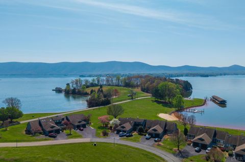 Tiny photo for 25 Clubhouse Towers Circle #707, Moneta, VA 24121 (MLS # 365498)