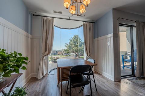 Tiny photo for 25 Clubhouse Towers Circle #707, Moneta, VA 24121 (MLS # 365498)