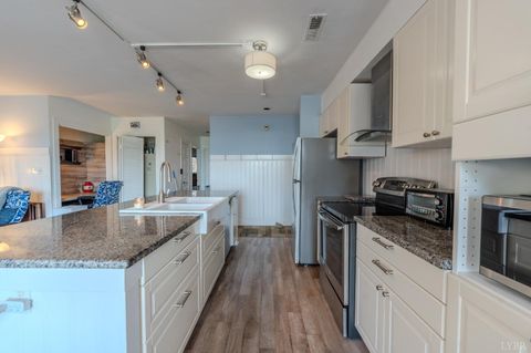 Tiny photo for 25 Clubhouse Towers Circle #707, Moneta, VA 24121 (MLS # 365498)