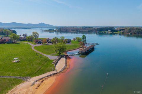 Tiny photo for 25 Clubhouse Towers Circle #707, Moneta, VA 24121 (MLS # 365498)