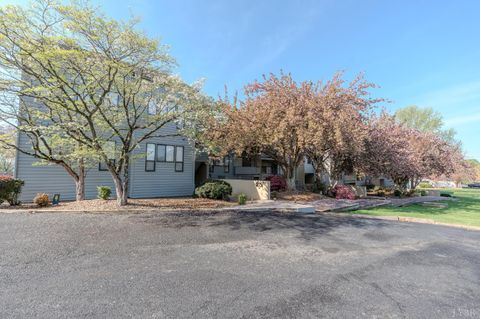 Tiny photo for 25 Clubhouse Towers Circle #707, Moneta, VA 24121 (MLS # 365498)