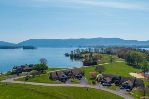 Tiny photo for 25 Clubhouse Towers Circle #707, Moneta, VA 24121 (MLS # 365498)