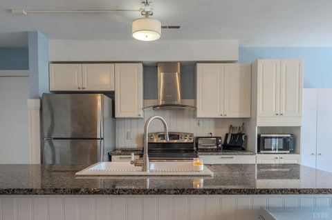 Tiny photo for 25 Clubhouse Towers Circle #707, Moneta, VA 24121 (MLS # 365498)