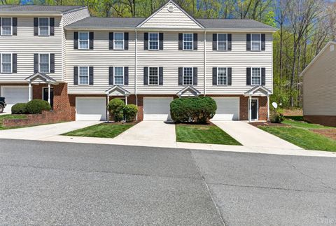 Photo of 2009 Lakeside Dr Dr #114, Lynchburg, VA 24501 (MLS # 365741)