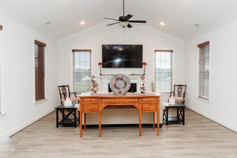 Tiny photo for 147 Villa Oak Circle, Bedford, VA 24523 (MLS # 362885)