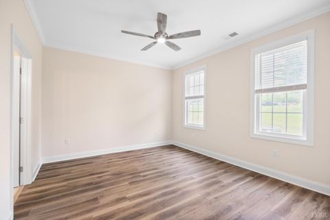 Tiny photo for 147 Villa Oak Circle, Bedford, VA 24523 (MLS # 362885)