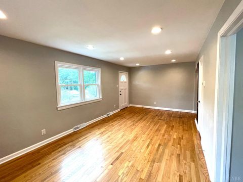 Tiny photo for 4607 Fairmont Avenue, Lynchburg, VA 24502 (MLS # 366669)