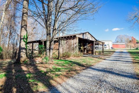 Tiny photo for 621 Cedar Gate Road, Monroe, VA 24574 (MLS # 362473)