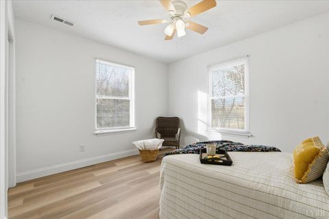 Tiny photo for 442 W King St St, Bedford, VA 24523 (MLS # 364720)