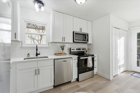 Tiny photo for 442 W King St St, Bedford, VA 24523 (MLS # 364720)