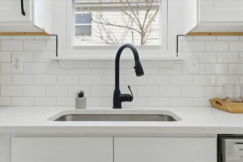 Tiny photo for 442 W King St St, Bedford, VA 24523 (MLS # 364720)