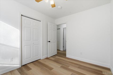 Tiny photo for 442 W King St St, Bedford, VA 24523 (MLS # 364720)