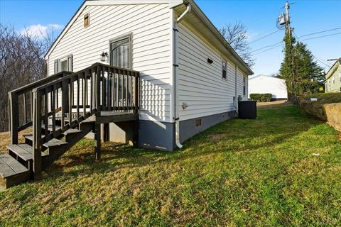Tiny photo for 442 W King St St, Bedford, VA 24523 (MLS # 364720)