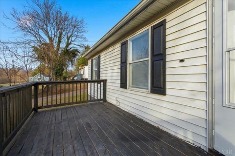 Tiny photo for 442 W King St St, Bedford, VA 24523 (MLS # 364720)