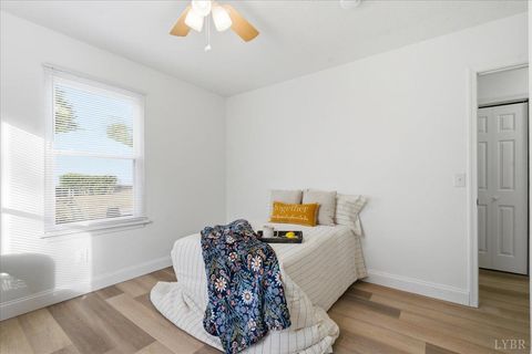 Tiny photo for 442 W King St St, Bedford, VA 24523 (MLS # 364720)