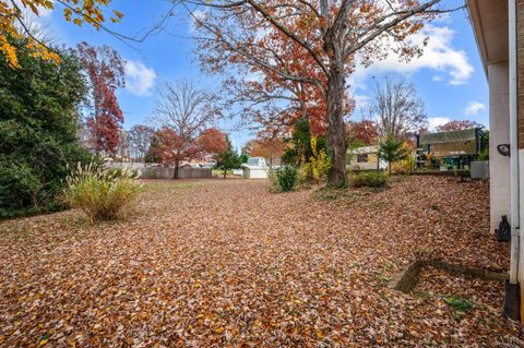 Tiny photo for 423 Woodland Cir Cir, Lynchburg, VA 24502 (MLS # 363068)