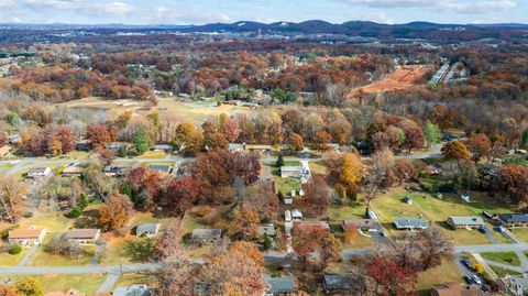 Tiny photo for 423 Woodland Cir Cir, Lynchburg, VA 24502 (MLS # 363068)