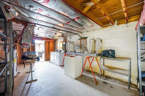 Tiny photo for 423 Woodland Cir Cir, Lynchburg, VA 24502 (MLS # 363068)