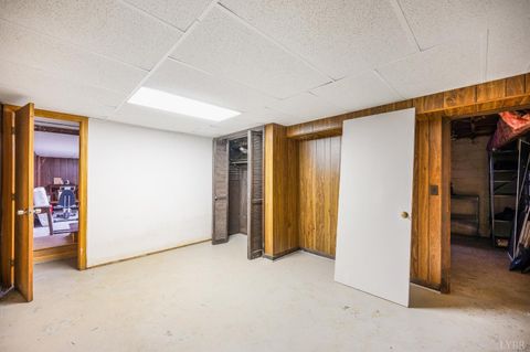 Tiny photo for 423 Woodland Cir Cir, Lynchburg, VA 24502 (MLS # 363068)