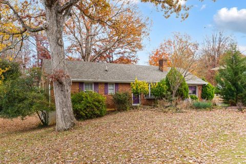 Photo of 423 Woodland Cir Cir, Lynchburg, VA 24502 (MLS # 363068)
