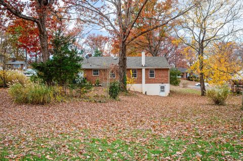 Tiny photo for 423 Woodland Cir Cir, Lynchburg, VA 24502 (MLS # 363068)