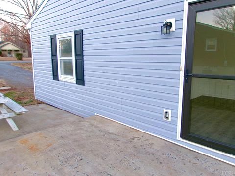 Tiny photo for 552 Amelon Road Rd, Madison Heights, VA 24572 (MLS # 363687)