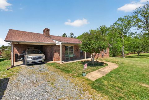 Tiny photo for 5225 Blue Ridge Dr Dr, Gretna, VA 24557 (MLS # 364377)