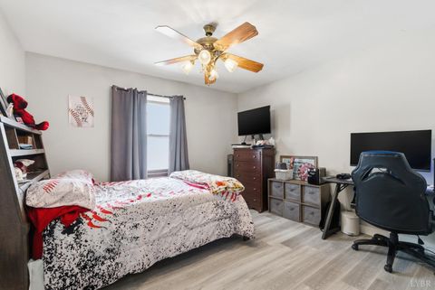 Tiny photo for 5225 Blue Ridge Dr Dr, Gretna, VA 24557 (MLS # 364377)
