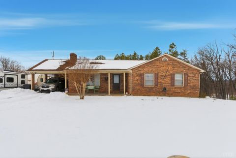 Photo of 5225 Blue Ridge Dr Dr, Gretna, VA 24557 (MLS # 364377)