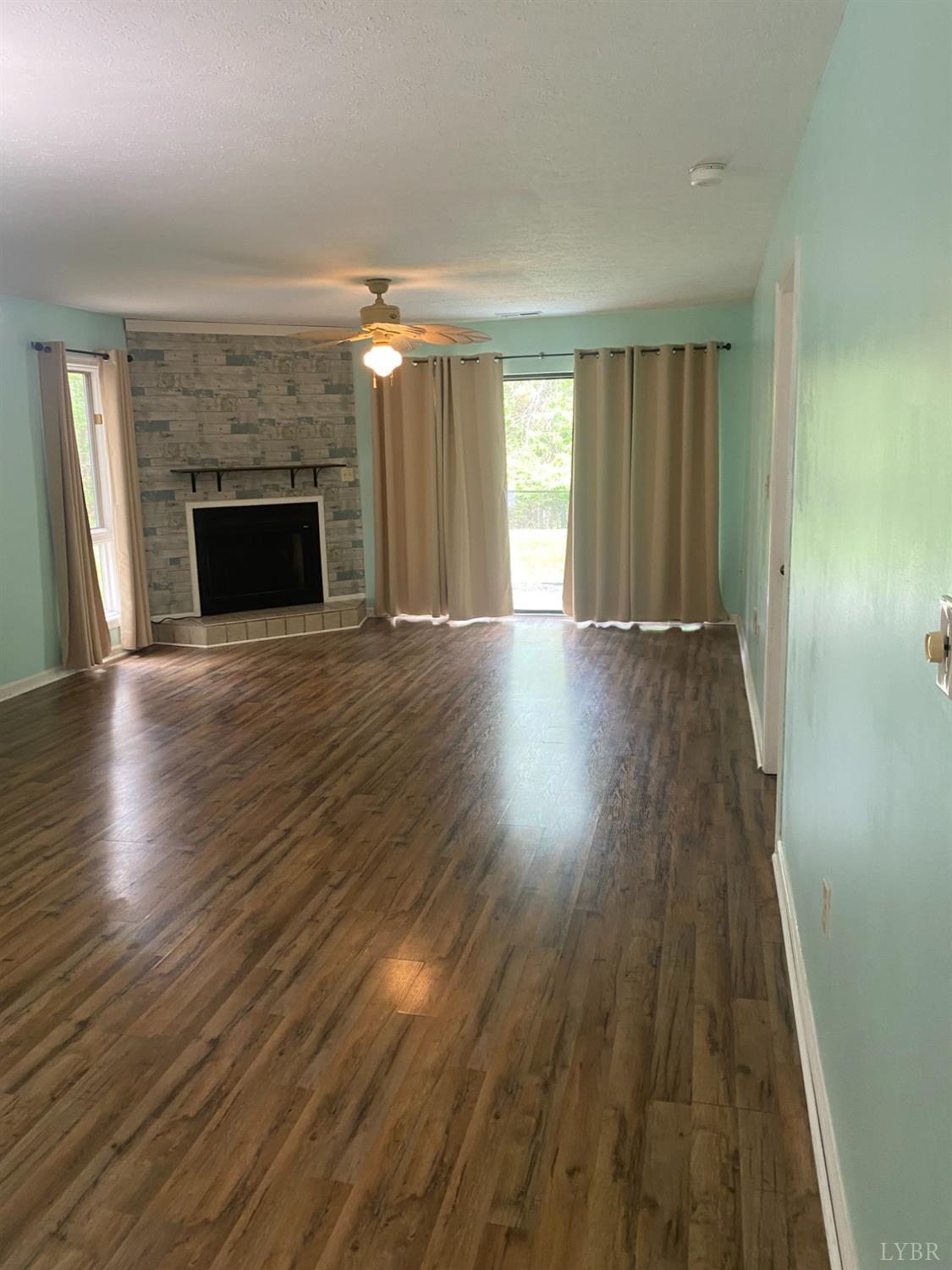 202 Manor Drive, Forest, Virginia image 4