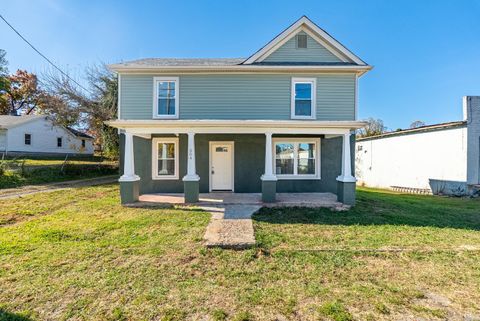 Photo of 204 Rogers Drive, Madison Heights, VA 24572 (MLS # 362993)