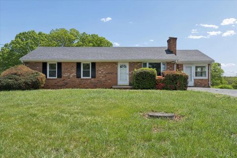 Homes For Sale - 2046 N Amherst Highway<br/> Amherst County, Amherst, VA 24521