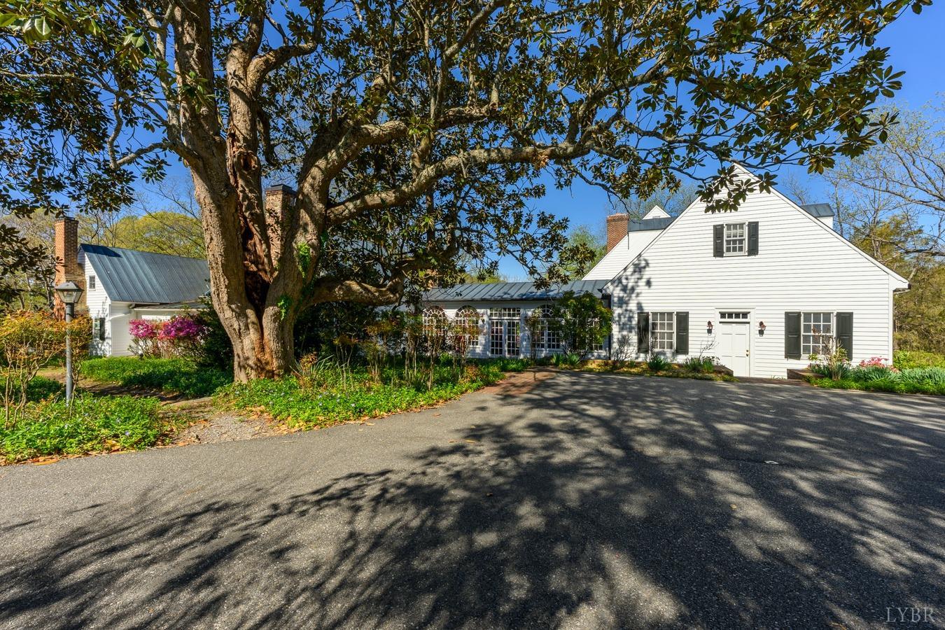 1409 Wiggington Road, Lynchburg, Virginia image 2