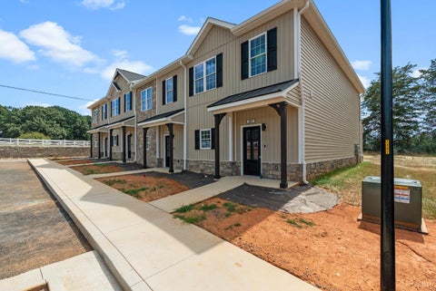 Townhouse For Sale - 209 Morning Walk Circle<br/> Forest, VA 24551