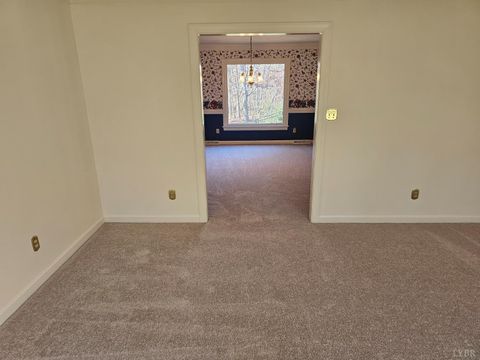 Tiny photo for 6400 Everett Road, Forest, VA 24551 (MLS # 363194)
