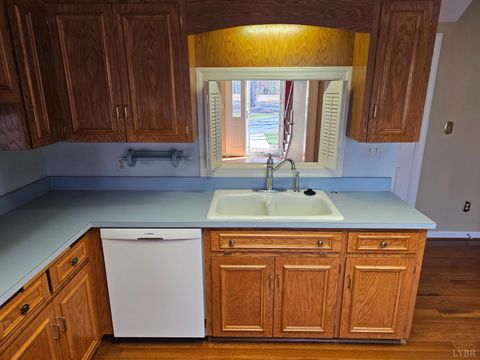 Tiny photo for 6400 Everett Road, Forest, VA 24551 (MLS # 363194)