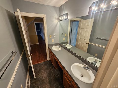 Tiny photo for 6400 Everett Road, Forest, VA 24551 (MLS # 363194)