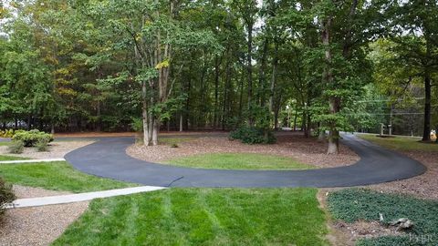 Tiny photo for 6400 Everett Road, Forest, VA 24551 (MLS # 363194)