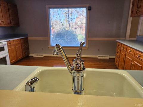 Tiny photo for 6400 Everett Road, Forest, VA 24551 (MLS # 363194)