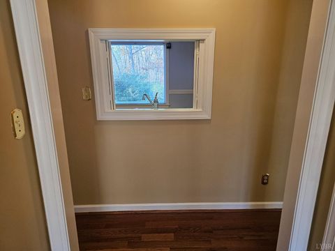 Tiny photo for 6400 Everett Road, Forest, VA 24551 (MLS # 363194)