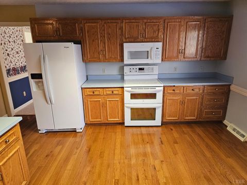 Tiny photo for 6400 Everett Road, Forest, VA 24551 (MLS # 363194)
