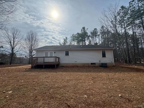 Tiny photo for 3363 Horseshoe Road, Appomattox, VA 24522 (MLS # 364672)