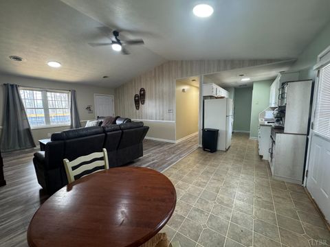 Tiny photo for 3363 Horseshoe Road, Appomattox, VA 24522 (MLS # 364672)