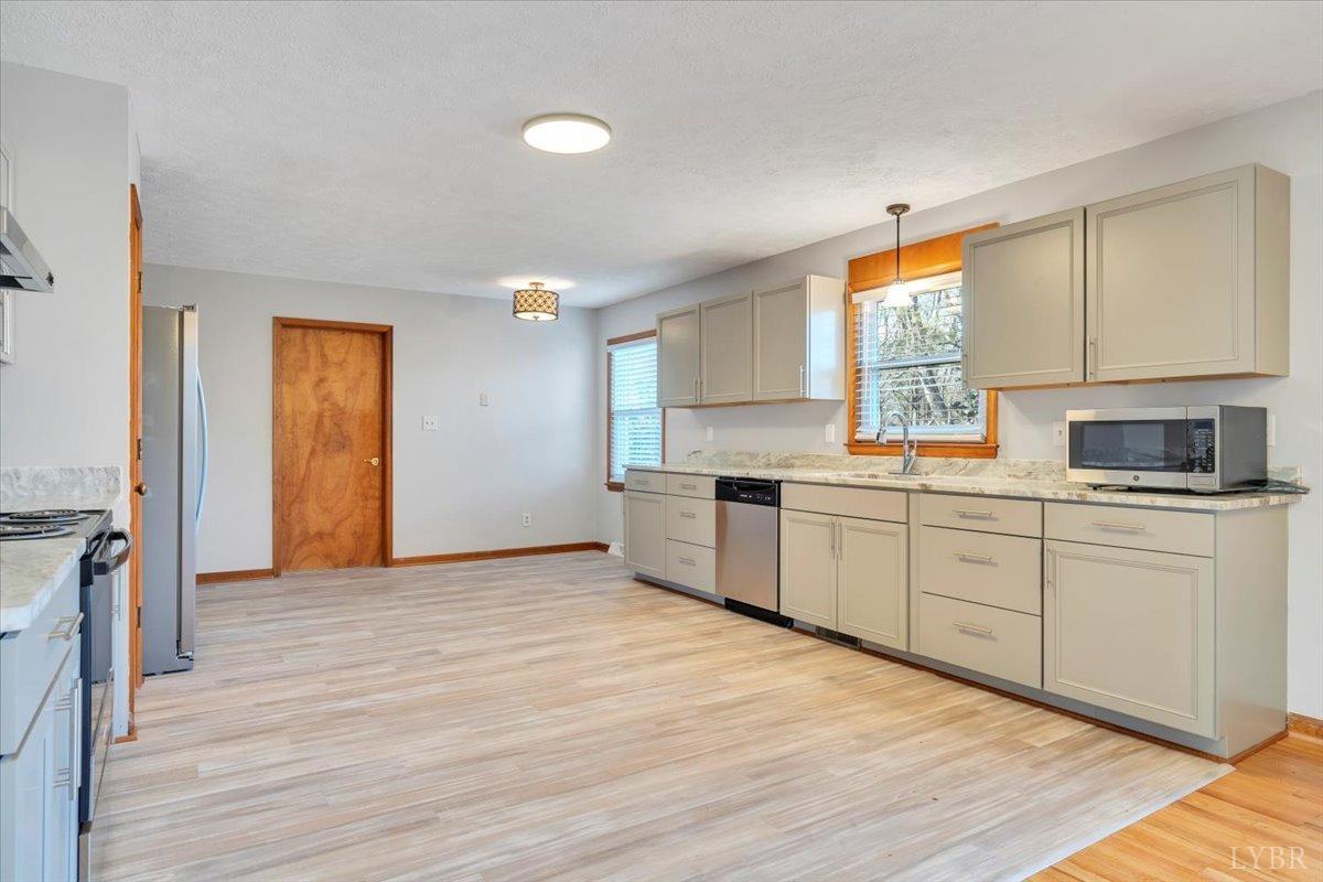 Lynchburg, Virginia 24504, United States, 3 Bedrooms Bedrooms, ,3 BathroomsBathrooms,Residential,Active,86978